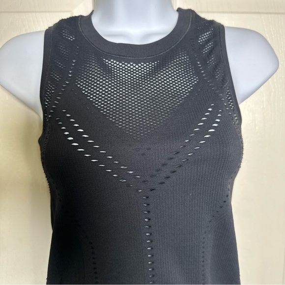 Athleta Black Sleeveless Fitted Tank Top - Picture 4 of 13